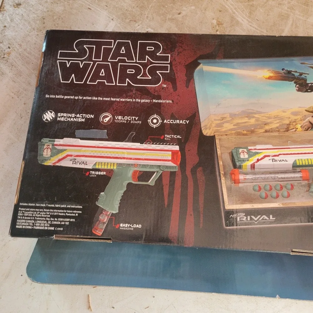 NERF Rival Star Wars Battlefront II Apollo XV-700 Blaster Mask Boba Fett Display